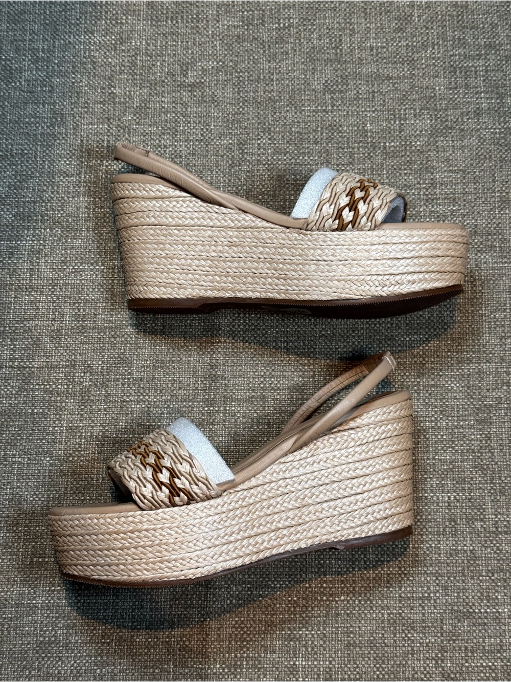 NIB Kaanas Santiago Raffia Wedge Almond Size 10